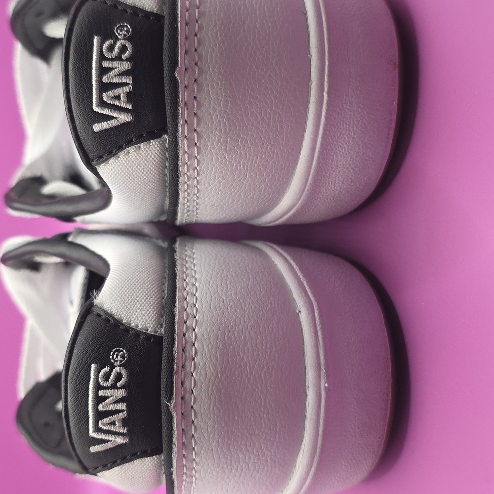 Vans Classic White and Black Low Tops Lowland Women's 6 Or Boys 4.5 - Picture 3 of 9